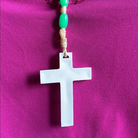 Rosary green beads white thread plastic cross - Picture 3 of 10